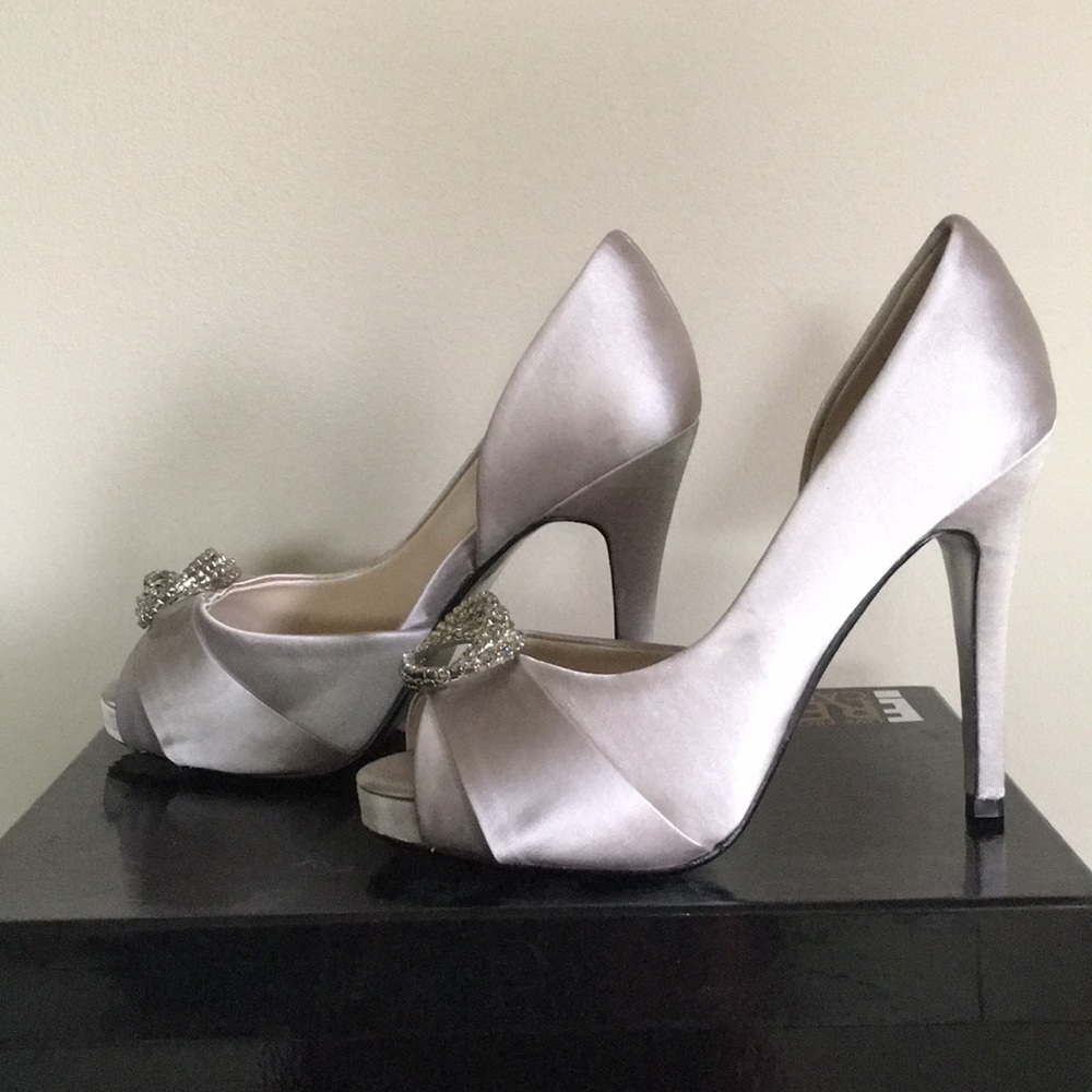 E Live From The Red Carpet Silver D’orsay - Picture 2 of 5